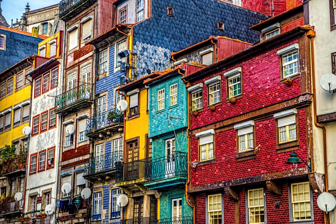 Farebné domy v meste Porto
