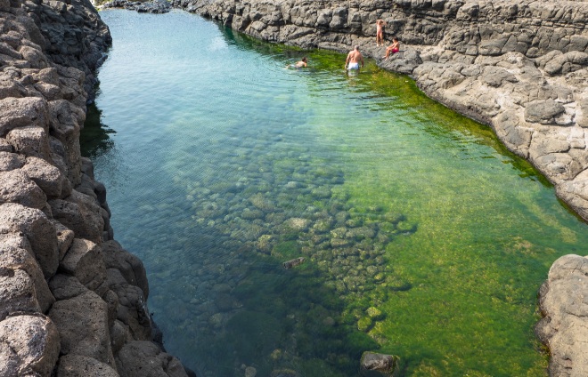 Romantické kúpanie v lávovom jazierku v Buracone na ostrove Sal