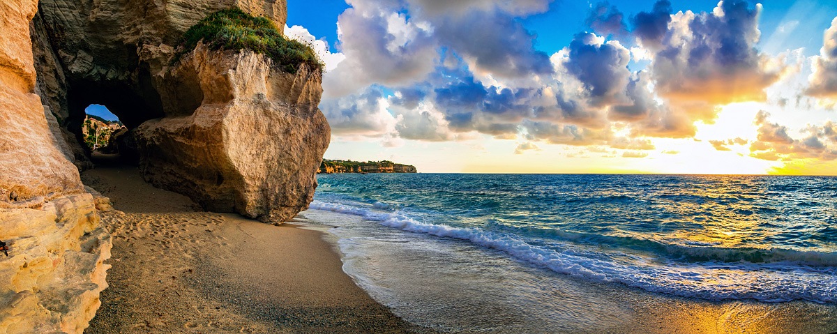Kalábria, pláž Tropea