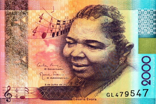 Kráľovná morny Cesária Évora na kapverdskej bankovke z roku 2014