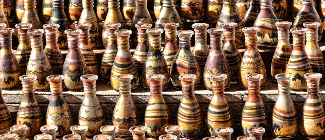 Fľaštičky s pieskom, obľúbený suvenír z Jordánska