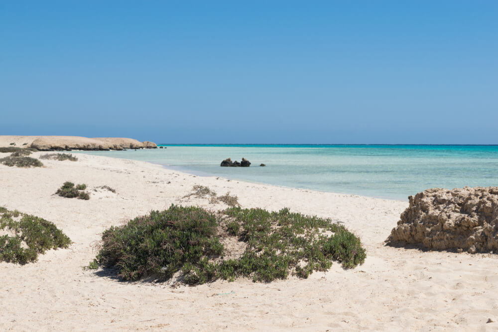 Pláž Hankorab vo Wadi El Gemal, Egypt