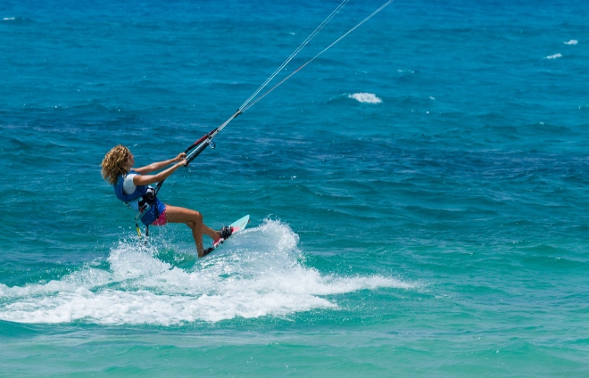 Veterné obdobie na Kapverdách je ideálne na kitesurfing