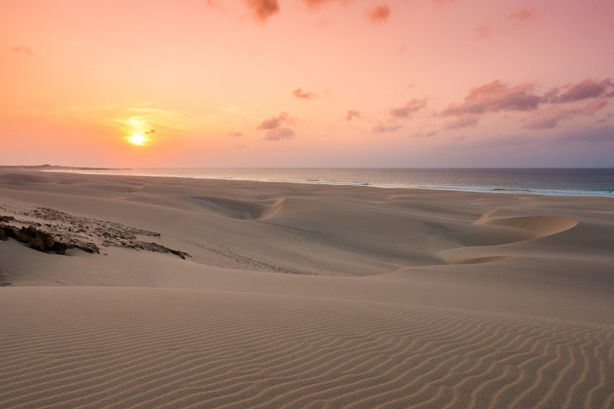 Piesočné duny na pláži Chaves, ostrov Boa Vista, Kapverdy