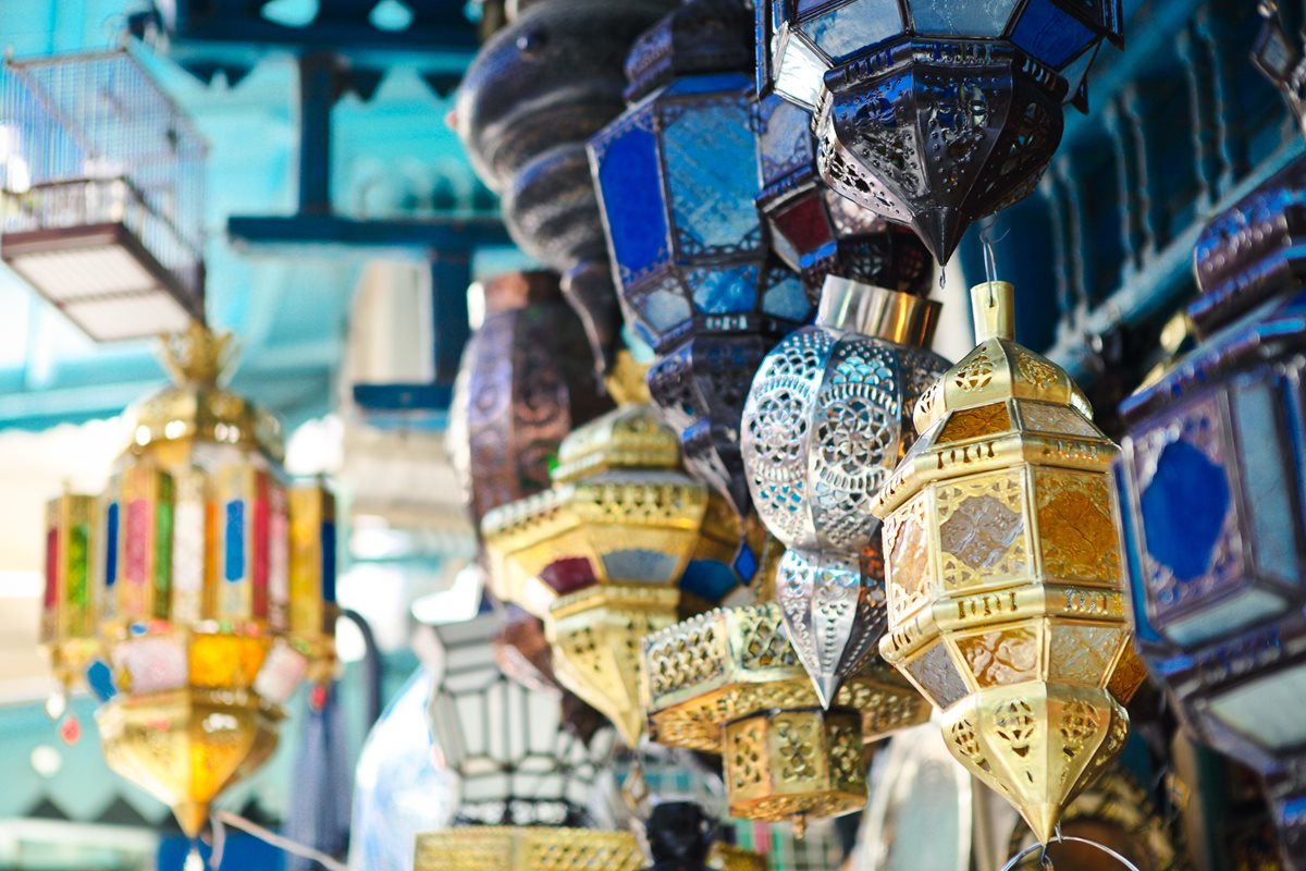 Tradičné lampy na trhu v Tunise