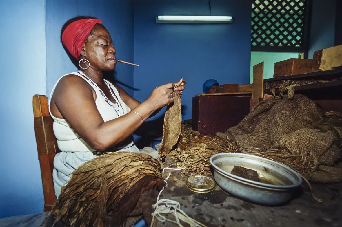 Tradičná výroba cigár na Kube