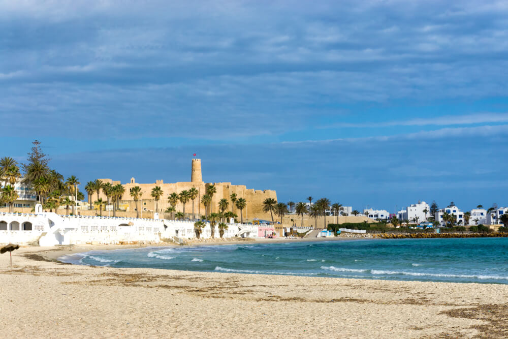 Al Qurayyah Beach, Monastir, Tunisko Al Qurayyah Beach, Monastir, Tunisko