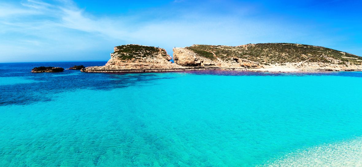 Modrá lagúna na ostrove Comino, Malta Modrá lagúna na ostrove Comino, Malta