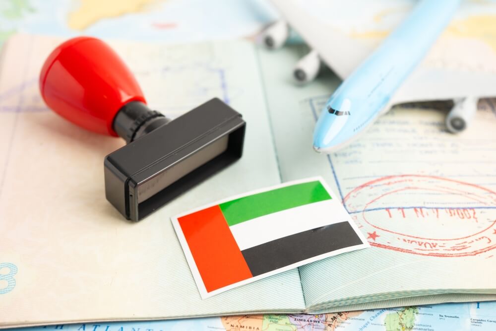 Vlajka Spojených arabských emirátov s pasom