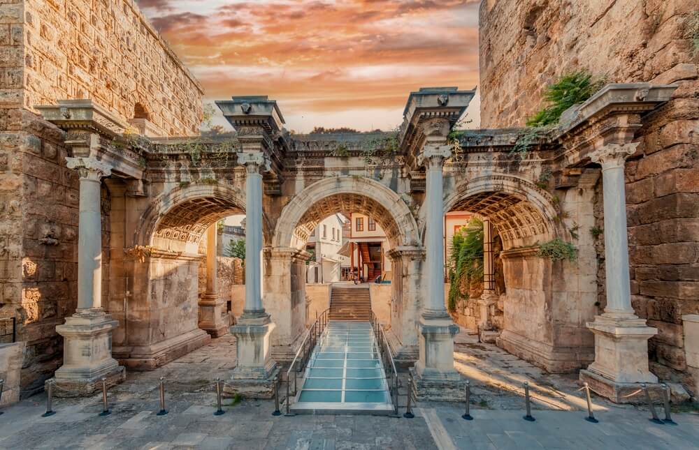 Hadriánova brána, Antalya Hadriánova brána, Antalya