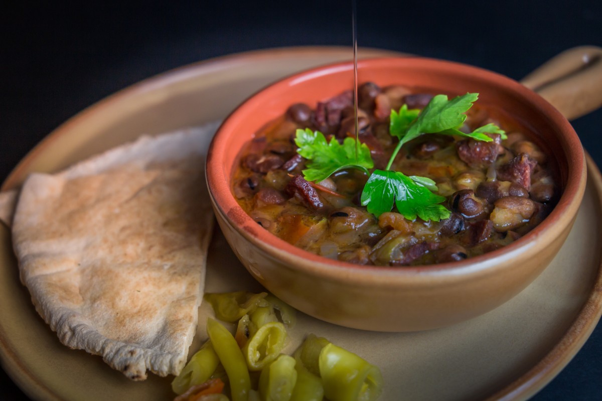 Ful medames s chlebom aish